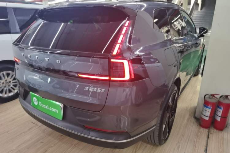 Used Volvo XC70 Plug-in Hybrid 2026 Model Four-Wheel Drive Long-Range Ultra Rear Right 45 Deg