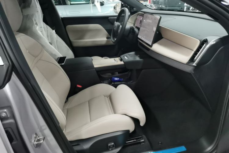 Used Volvo XC70 Plug-in Hybrid 2026 Model Four-Wheel Drive Long-Range Plus Right Front Seat