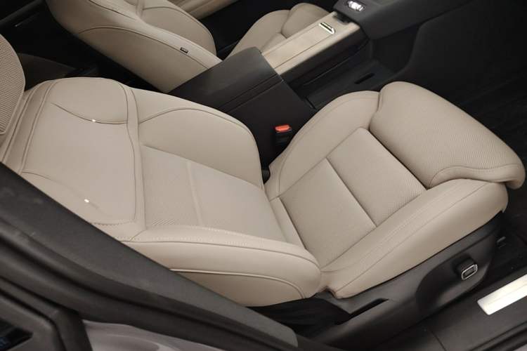 Used Volvo XC70 Plug-in Hybrid 2026 Model Four-Wheel Drive Long-Range Plus Right Front Seat