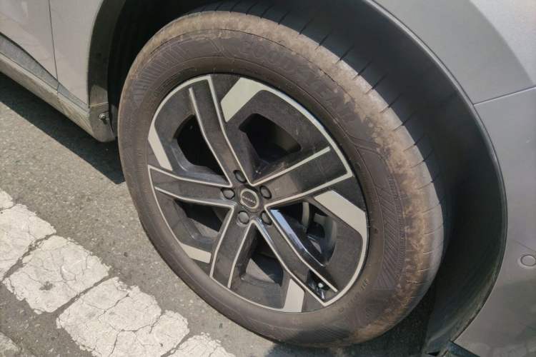 Used Volvo XC70 Plug-in Hybrid 2026 Model Four-Wheel Drive Long-Range Core Right Front Wheel Hub