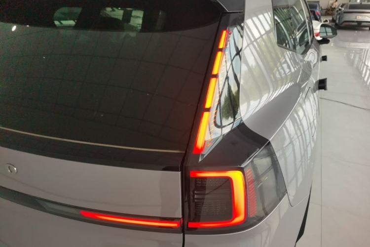 Used Volvo XC70 Plug-in Hybrid 2026 Model Two-Wheel Drive Long-Range Core Right Rear Taillight