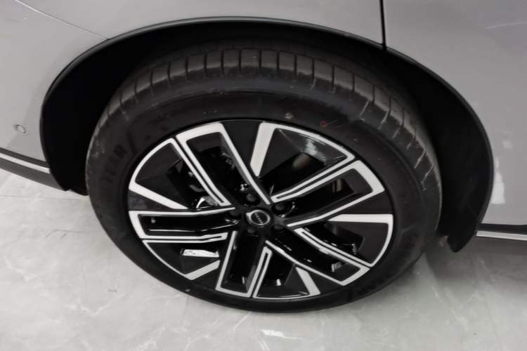 Used Volvo XC70 Plug-in Hybrid 2026 Model Four-Wheel Drive Long-Range Plus Right Rear Wheel Hub
