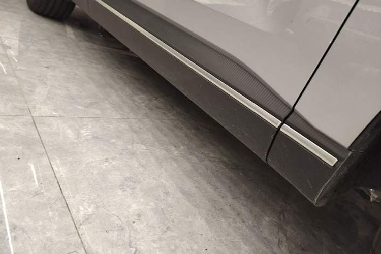 Used Volvo XC70 Plug-in Hybrid 2026 Model Four-Wheel Drive Long-Range Plus Right Side Sill