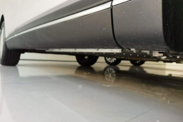Used Volvo XC70 Plug-in Hybrid 2026 Model Two-Wheel Drive Long-Range Core Right Side Sill