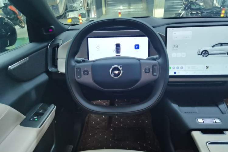 Used Volvo XC70 Plug-in Hybrid 2026 Model Four-Wheel Drive Long-Range Ultra Steering Wheel