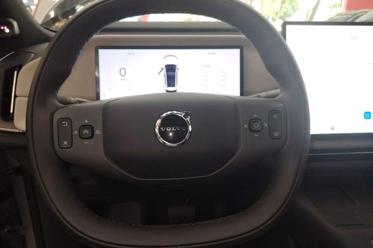 Used Volvo XC70 Plug-in Hybrid 2026 Model Four-Wheel Drive Long-Range Plus Steering Wheel