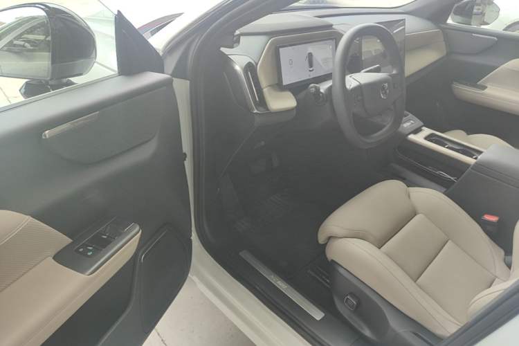 Used Volvo XC70 Plug-in Hybrid 2026 Model Four-Wheel Drive Long-Range Plus Driver Seat
