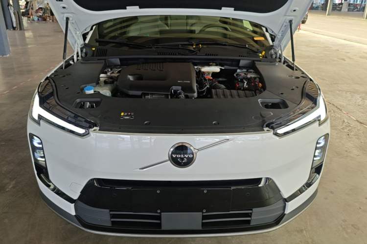 Used Volvo XC70 Plug-in Hybrid 2026 Model Four-Wheel Drive Long-Range Core Engine Bay