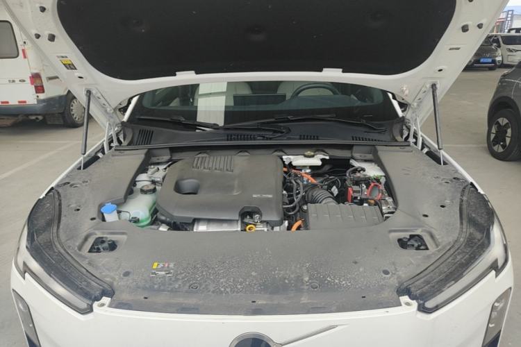 Used Volvo XC70 Plug-in Hybrid 2026 Model Four-Wheel Drive Long-Range Plus Engine Bay