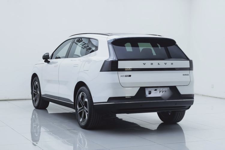 Used Volvo XC70 Plug-in Hybrid 2026 Model Four-Wheel Drive Long-Range Core Exterior 3