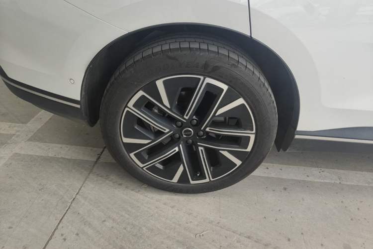 Used Volvo XC70 Plug-in Hybrid 2026 Model Four-Wheel Drive Long-Range Plus Exterior 5