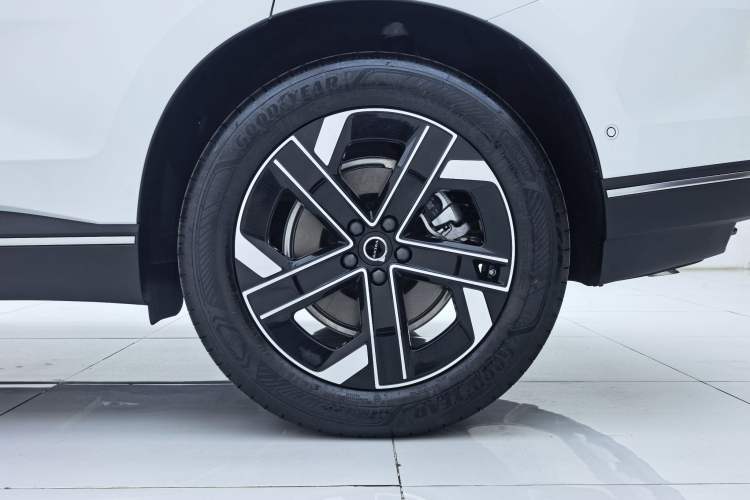 Used Volvo XC70 Plug-in Hybrid 2026 Model Four-Wheel Drive Long-Range Core Exterior 6
