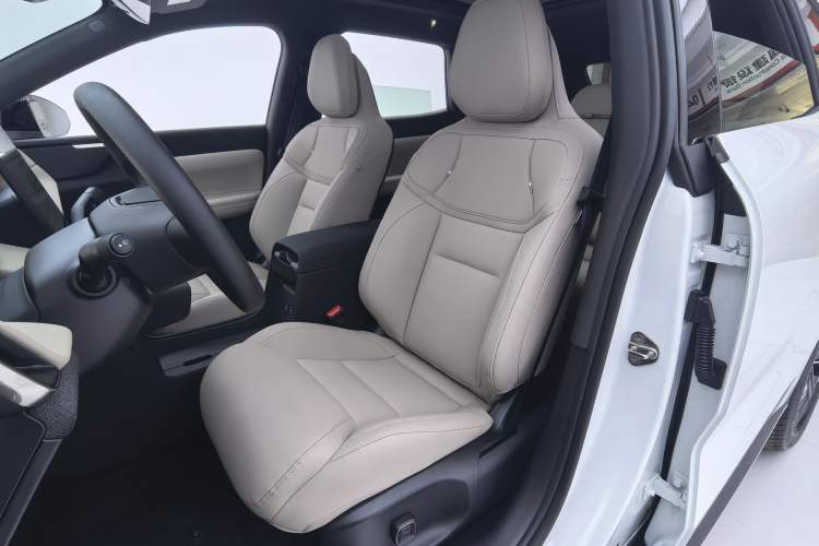 Used Volvo XC70 Plug-in Hybrid 2026 Model Four-Wheel Drive Long-Range Core Left Front Seat