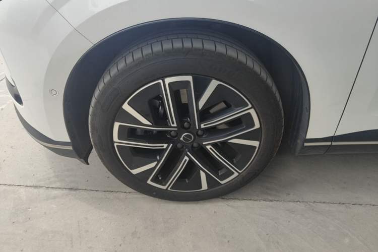 Used Volvo XC70 Plug-in Hybrid 2026 Model Four-Wheel Drive Long-Range Plus Left Front Wheel Hub