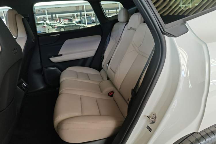 Used Volvo XC70 Plug-in Hybrid 2026 Model Four-Wheel Drive Long-Range Core Left Rear Seat