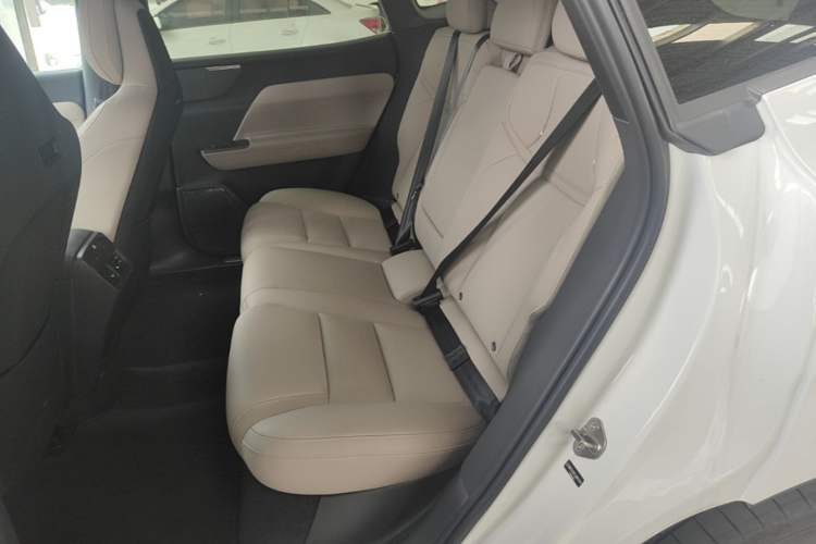 Used Volvo XC70 Plug-in Hybrid 2026 Model Four-Wheel Drive Long-Range Plus Left Rear Seat