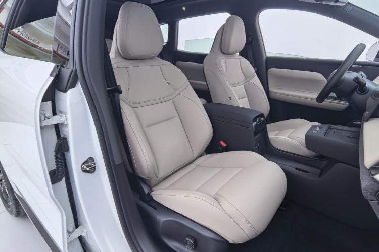 Used Volvo XC70 Plug-in Hybrid 2026 Model Four-Wheel Drive Long-Range Core Right Front Seat