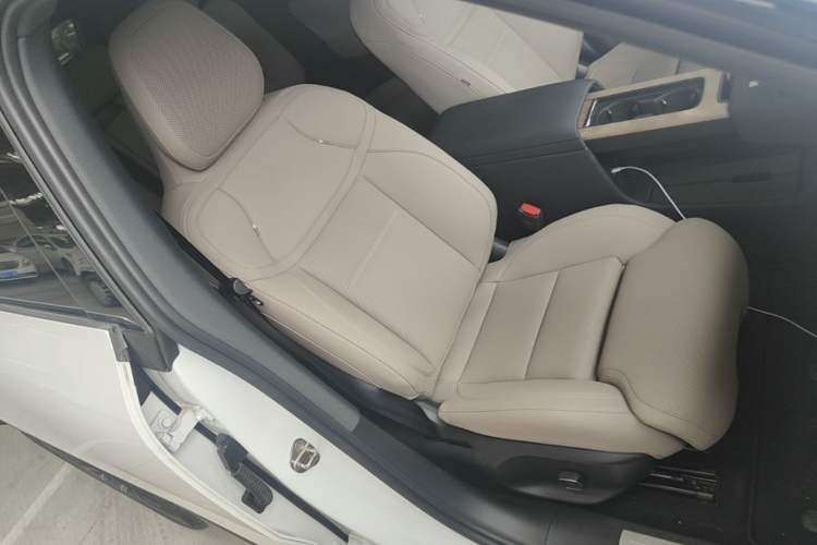 Used Volvo XC70 Plug-in Hybrid 2026 Model Four-Wheel Drive Long-Range Plus Right Front Seat