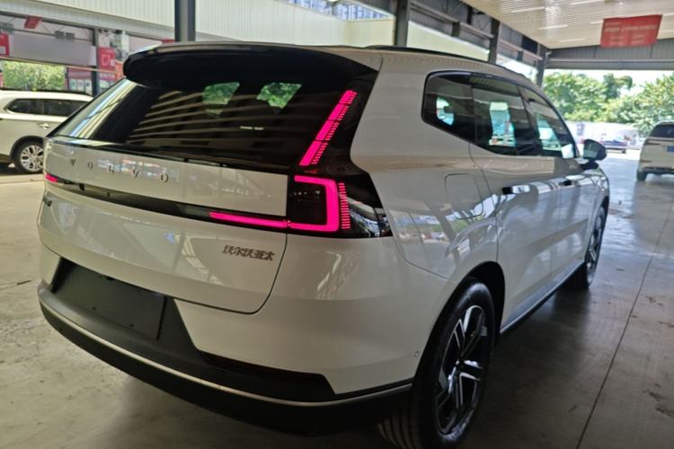 Used Volvo XC70 Plug-in Hybrid 2026 Model Four-Wheel Drive Long-Range Core Right Rear Taillight