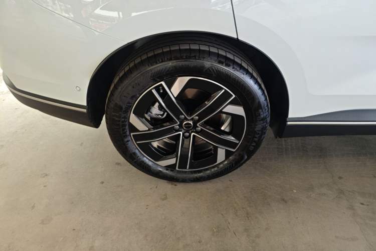 Used Volvo XC70 Plug-in Hybrid 2026 Model Four-Wheel Drive Long-Range Core Right Rear Wheel Hub