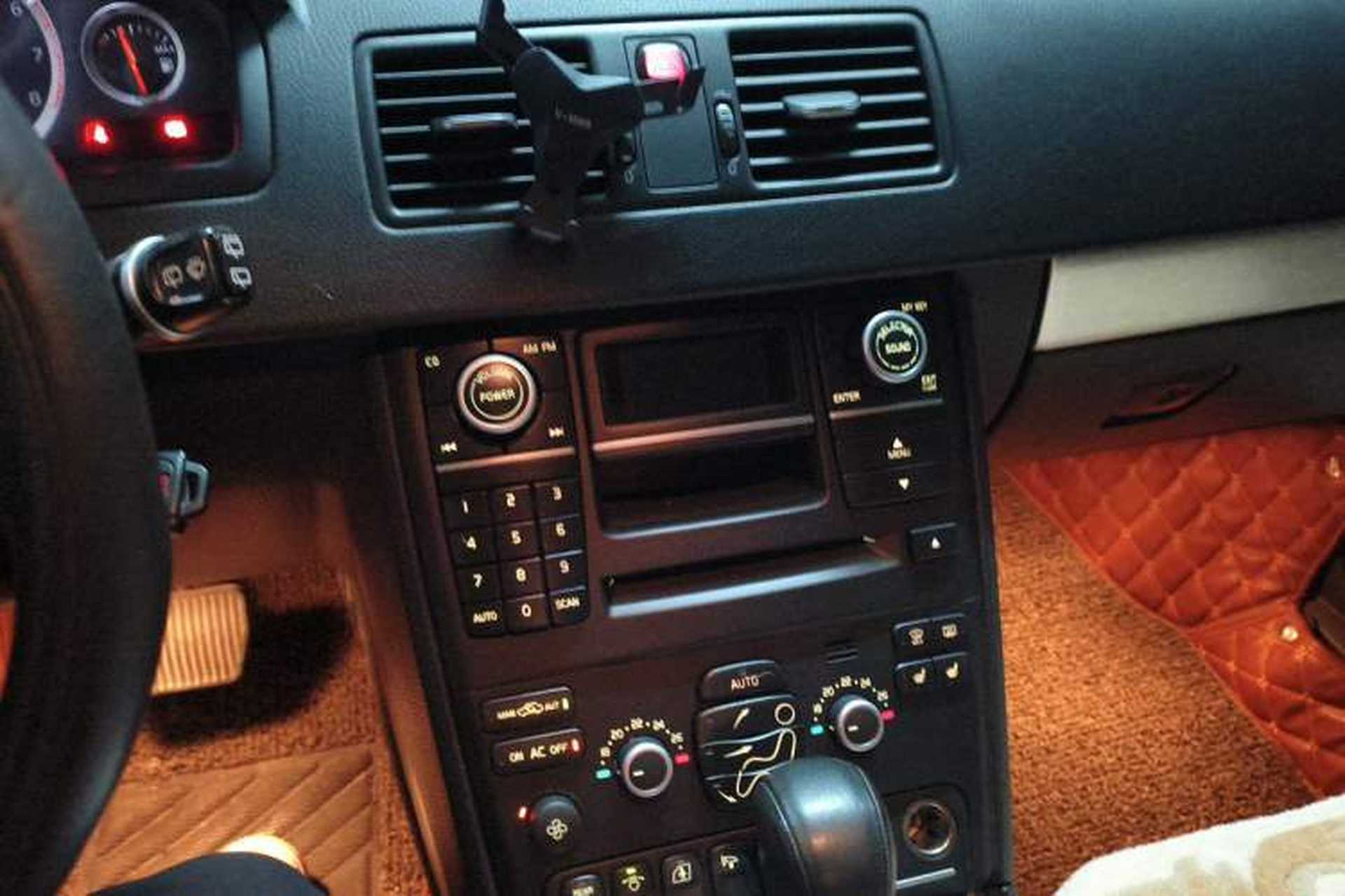 Used Volvo XC Classic 2014 T5 Luxury Edition Audio And AC Panel