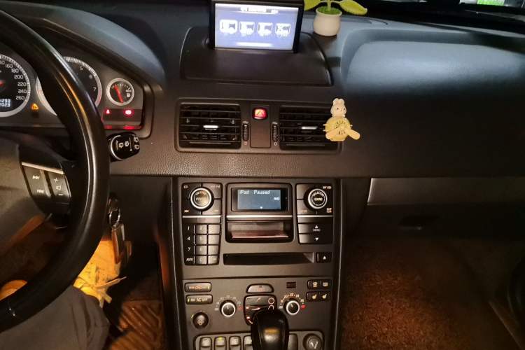 Used Volvo XC Classic 2014 T5 Luxury Edition Audio And AC Panel