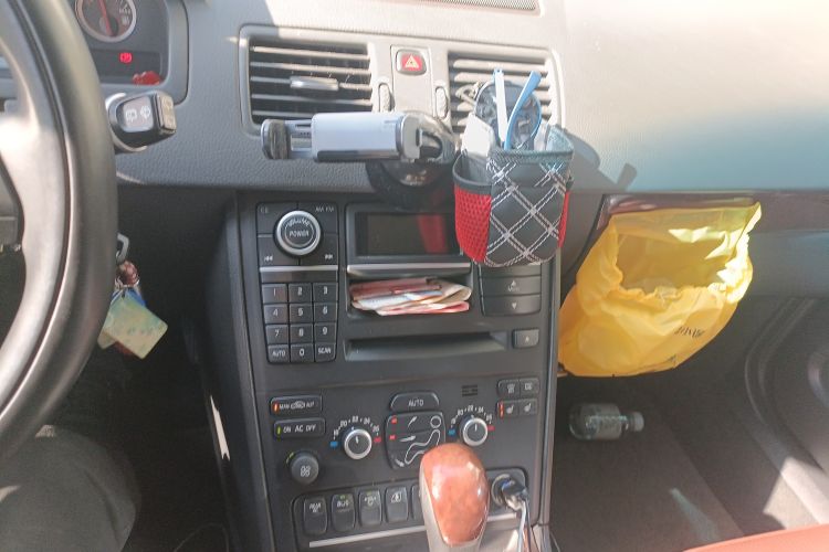 Used Volvo XC Classic 2014 T5 Executive Edition Audio And AC Panel