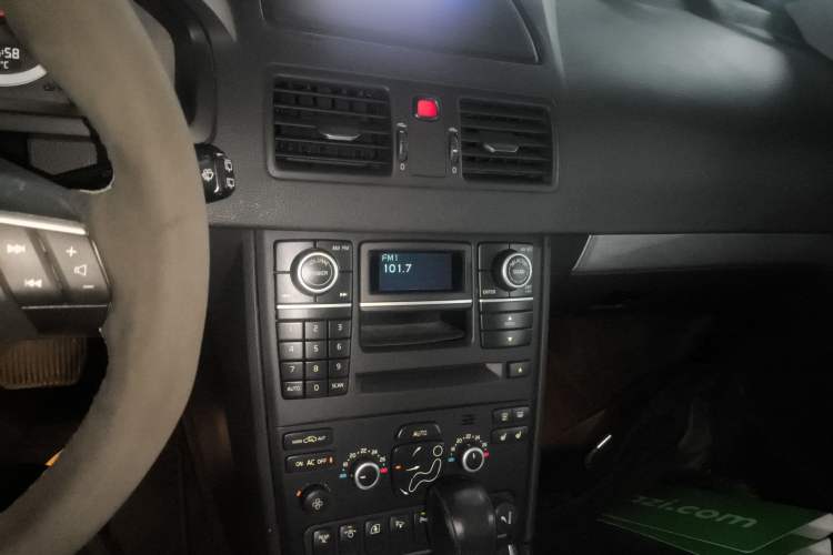 Used Volvo XC Classic 2014 T5 Luxury Edition Audio And AC Panel