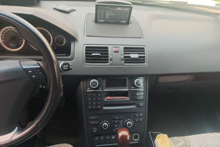 Used Volvo XC Classic  Audio And AC Panel