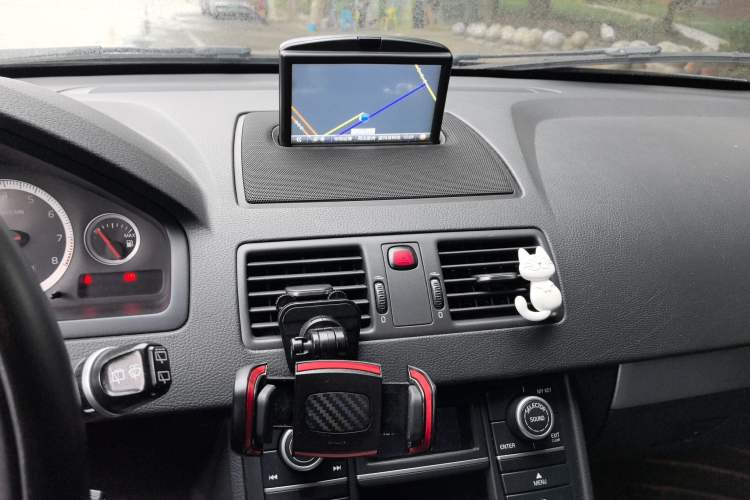 Used Volvo XC Classic 2014 T5 Luxury Edition Audio And AC Panel