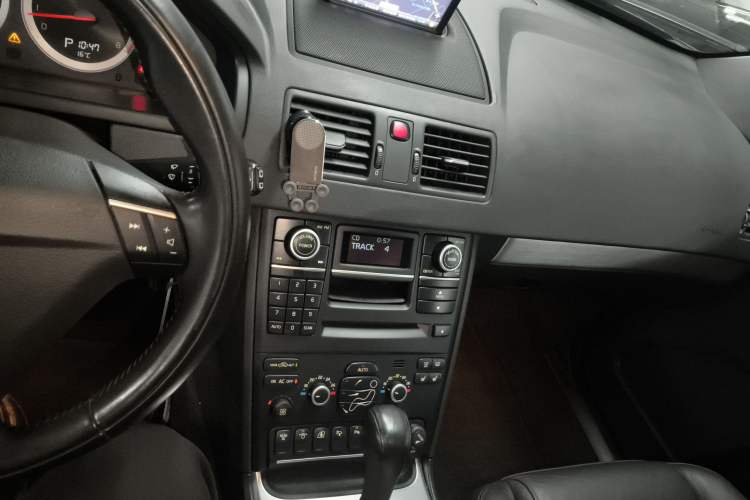 Used Volvo XC Classic 2014 T5 Luxury Edition Audio And AC Panel