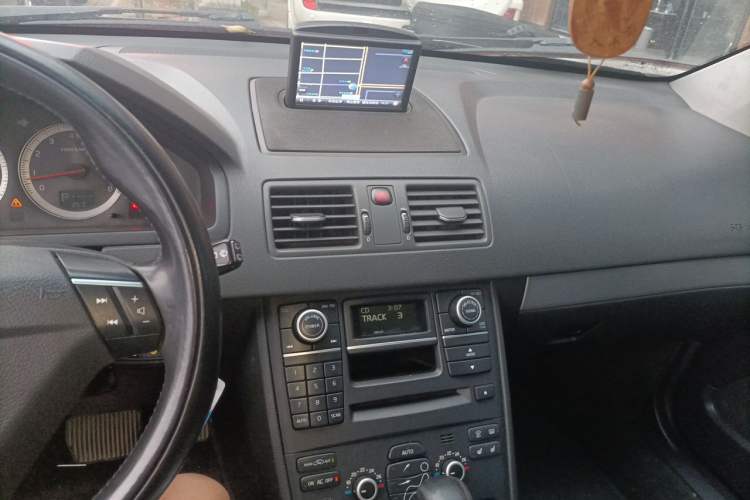 Used Volvo XC Classic 2014 T5 Luxury Edition Audio And AC Panel