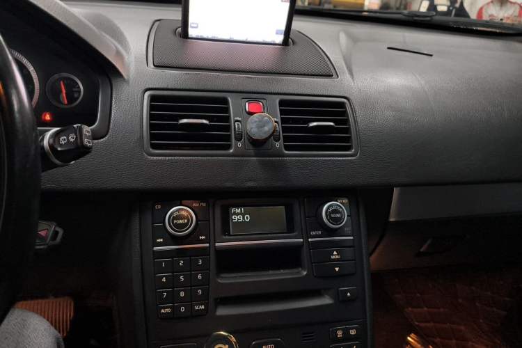 Used Volvo XC Classic 2014 T5 Luxury Edition Audio And AC Panel