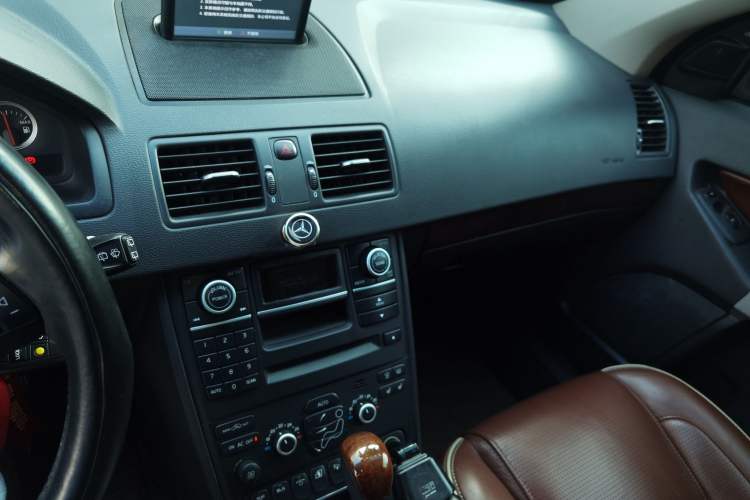 Used Volvo XC Classic 2014 T5 Executive Edition Audio And AC Panel