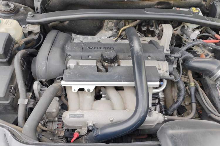Used Volvo XC Classic 2014 T5 Luxury Edition Engine Bay