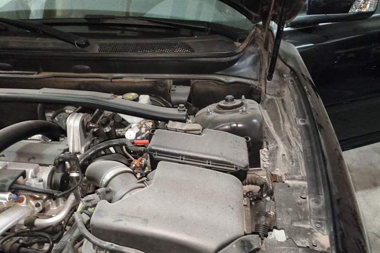 Used Volvo XC Classic 2014 T5 Luxury Edition Engine Bay Left