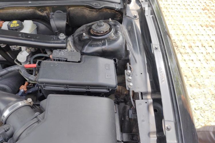 Used Volvo XC Classic 2014 T5 Luxury Edition Engine Bay Left