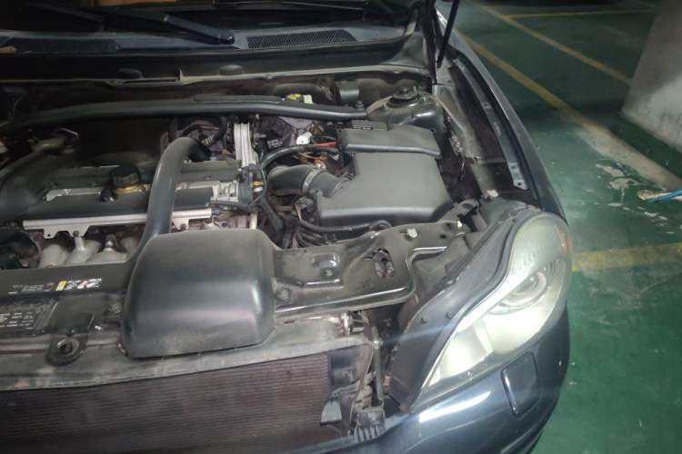 Used Volvo XC Classic 2014 T5 Luxury Edition Engine Bay Left