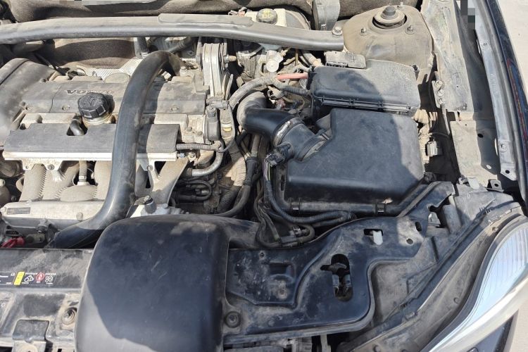 Used Volvo XC Classic 2014 T5 Luxury Edition Engine Bay Left