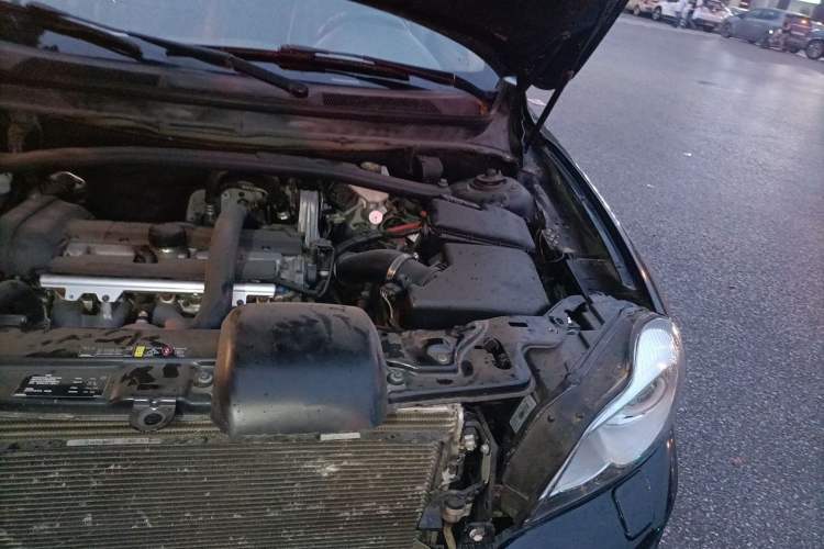 Used Volvo XC Classic 2014 T5 Luxury Edition Engine Bay Left