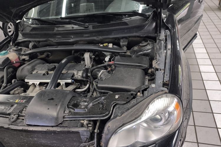 Used Volvo XC Classic 2014 T5 Luxury Edition Engine Bay Left