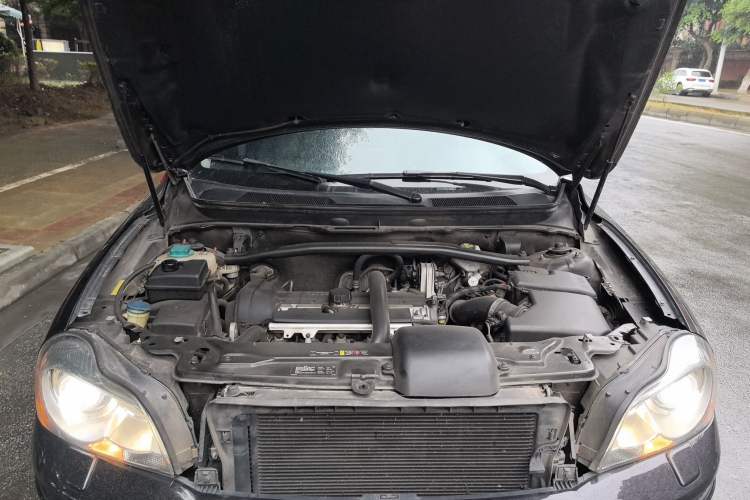 Used Volvo XC Classic 2014 T5 Luxury Edition Engine Bay