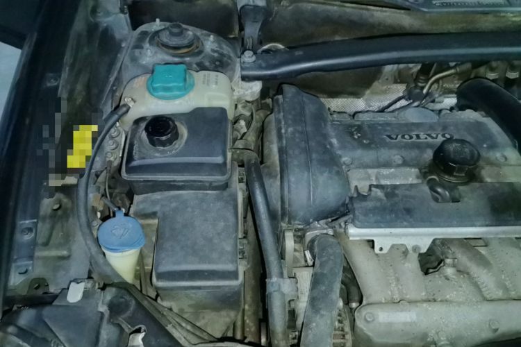 Used Volvo XC Classic 2014 T5 Luxury Edition Engine Bay Right