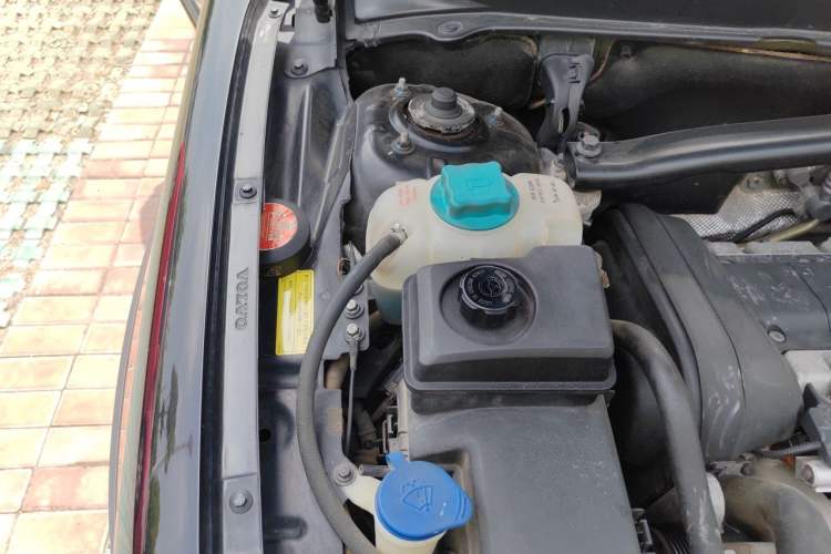 Used Volvo XC Classic 2014 T5 Luxury Edition Engine Bay Right