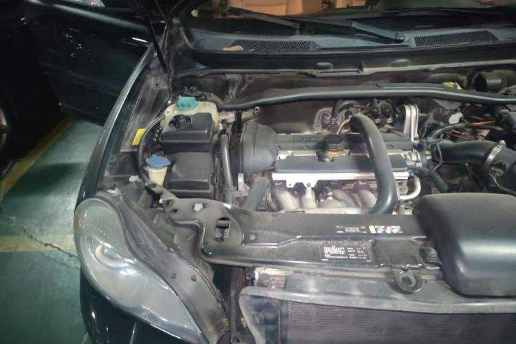 Used Volvo XC Classic 2014 T5 Luxury Edition Engine Bay Right