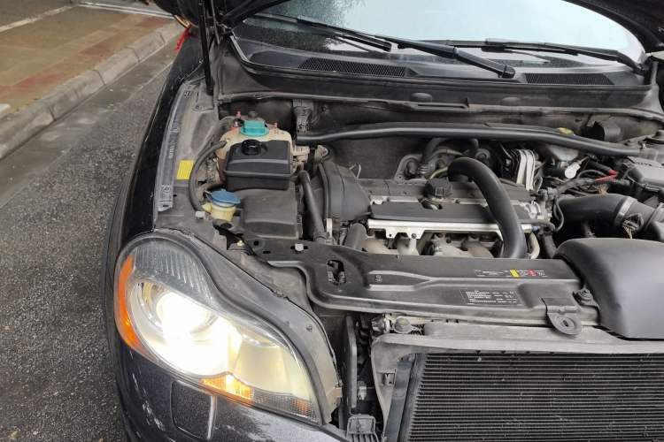 Used Volvo XC Classic 2014 T5 Luxury Edition Engine Bay Right