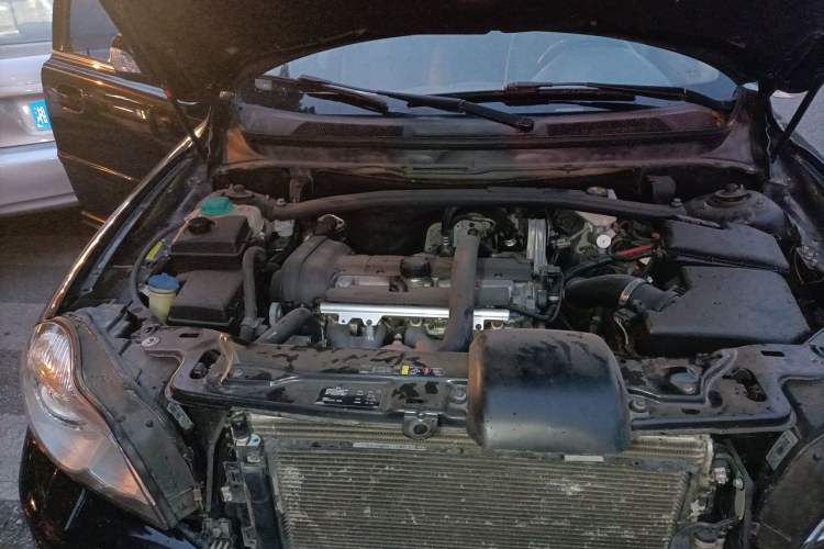 Used Volvo XC Classic 2014 T5 Luxury Edition Engine Bay Right