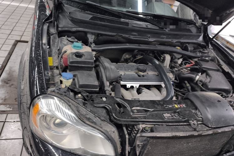 Used Volvo XC Classic 2014 T5 Luxury Edition Engine Bay Right