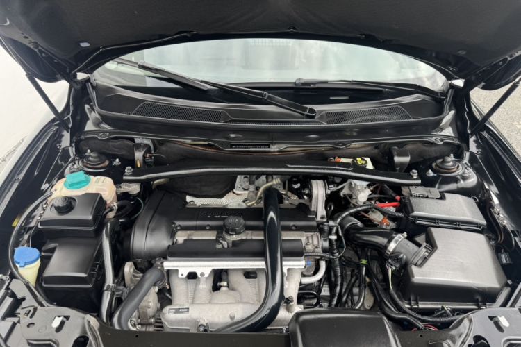 Used Volvo XC Classic 2014 T5 Luxury Edition Engine Bay