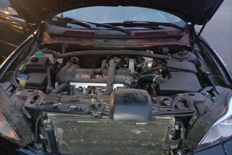 Used Volvo XC Classic 2014 T5 Luxury Edition Engine Bay